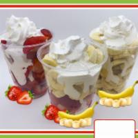 Fresas con Crema / Strawberries with Cream · Fresas con crema, plátano con crema o mixto y con crema batida enzima.  Strawberries, Banana...