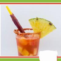 Rusa · Bebida con fruta, Chamoy, Tajin, Spite and Squirt. Sprite and Squirt drink with mix fruit, T...