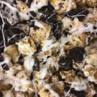 Cookies 'N' Cream 5.5oz. Specialty · Oreo Cookies and White Chocolate Drizzle