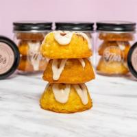 Guava Mo's Cake Jar · Mo's Cake Jars make a sweet treat for anyone! Stacked with 3 bite-sized bundt cakes in a cut...