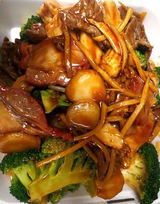 H1. Happy Family  · Crab meat, 4 pieces shrimp, beef, chicken, roast pork, mushrooms, bamboo shoots, water chestnuts and broccoli.