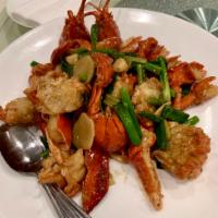 Sauteed Lobster w. Ginger & Scallion  恙葱焗龍蝦  · One Lobster
