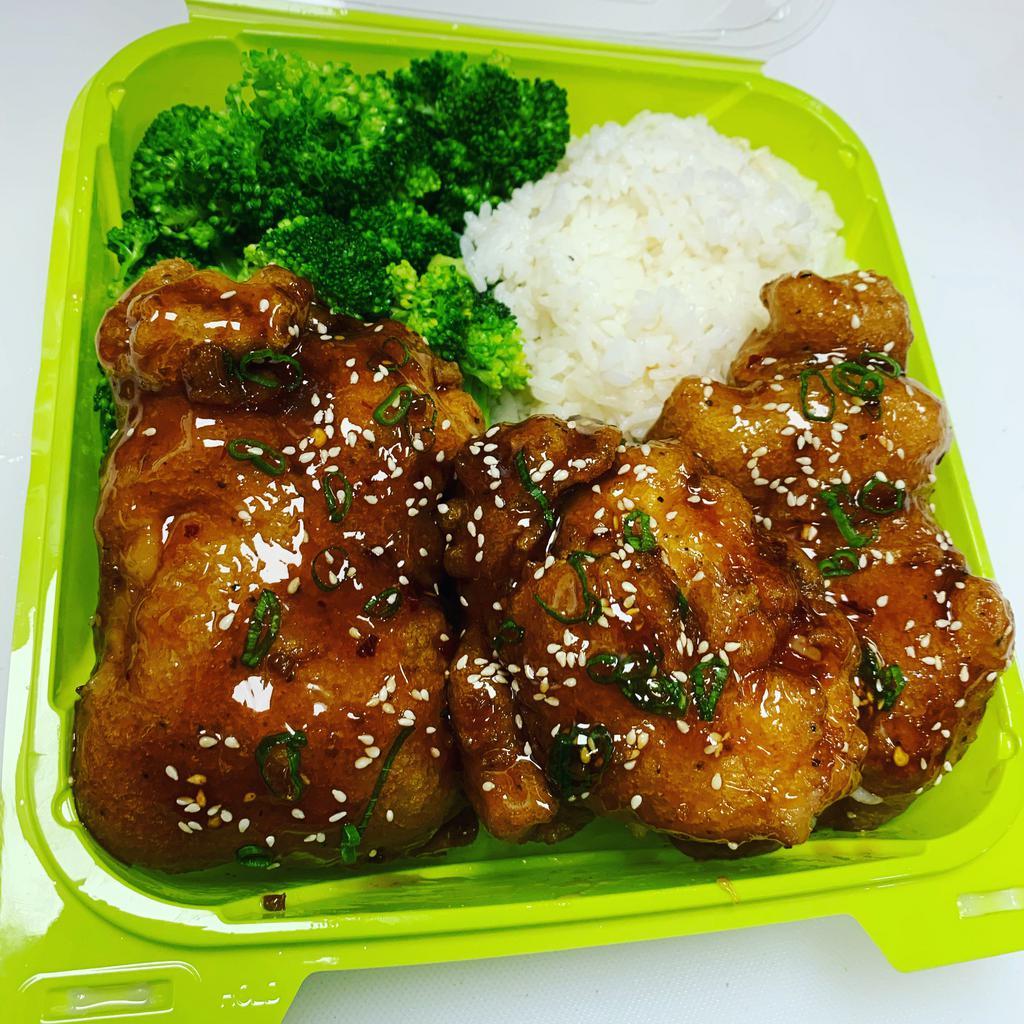 Tempura General tso chicken  · 3 thighs tempura fried tossed in General tso sauce garnish scallion served with broccoli and rice