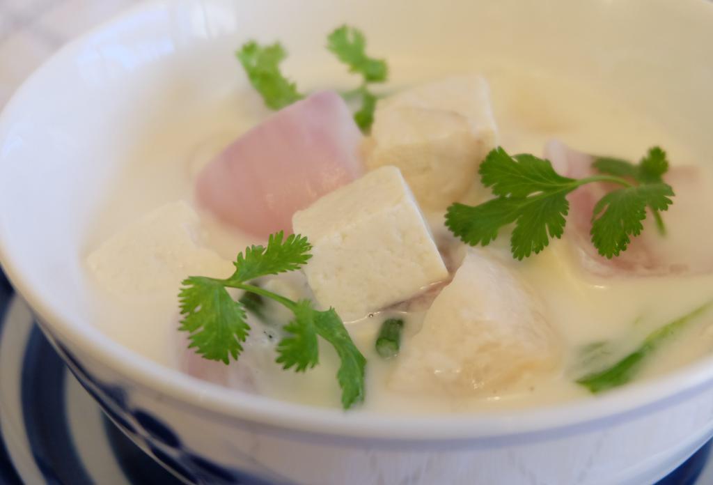 T6. Tom Kha  · Lemongrass, soft tofu, mushroom, shallot, onion, chili, and coconut milk.