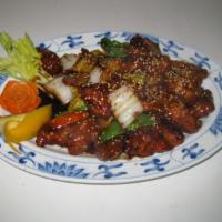 H03. Sesame Chicken · Deep fried chicken and broccoli in brown sesame sauce topped with sesame seeds.