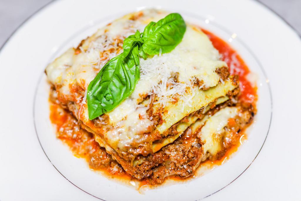 Lasagne alla Bolognse                                                                                                                                        · Authentic Lasagne with Bolognese sauce.