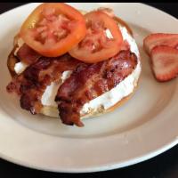 Bagels with Cream Cheese, Bacon and Tomato · 