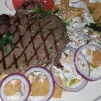 Chilaquiles with steak · Green or red sauce