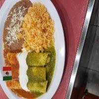 Enchiladas Los Cuatro Reyes · 3 corn tortilla rolled with white cheese, red and green salsa, white melted cheese, sour cre...