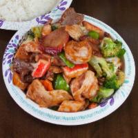H1. Happy Family · Roast pork, shrimp, beef, chicken, lobster and crabmeat sauteed with vegetables in a tasty b...