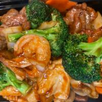 H4. Four Season · A combination of beef, chicken, shrimp, roast pork and Chinese vegetables in brown sauce. 