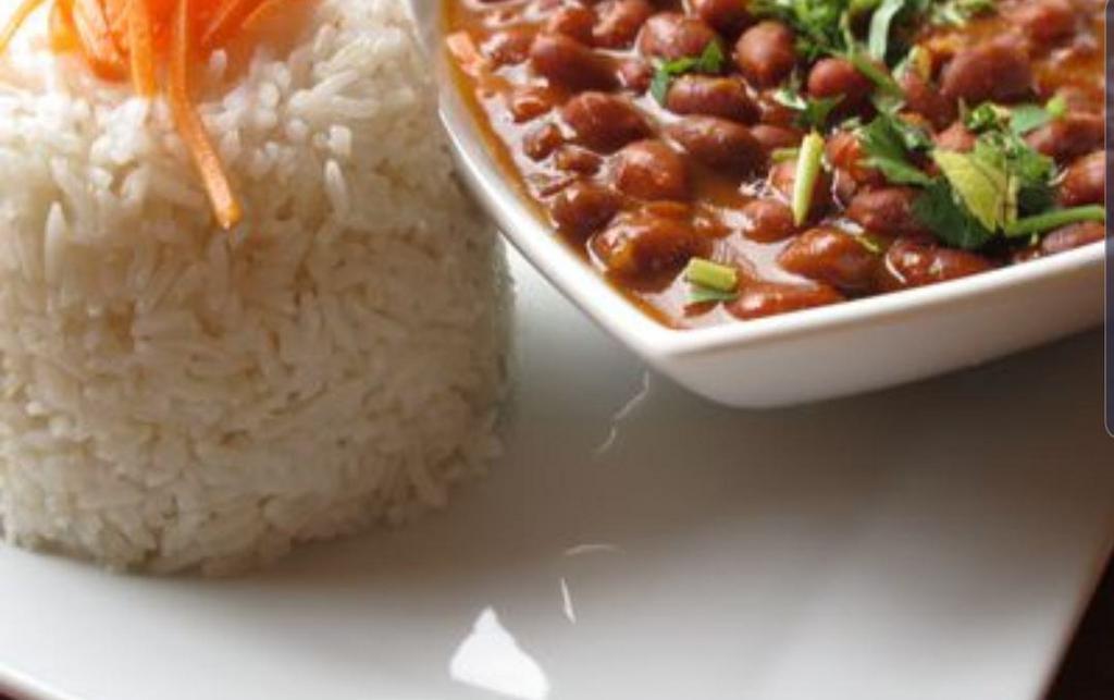 Arroz y Habichuelas · Rice and beans.