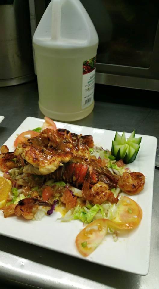164. Cola de Langosta Rellena Camarones · Lobster tail stuffed with shrimp.