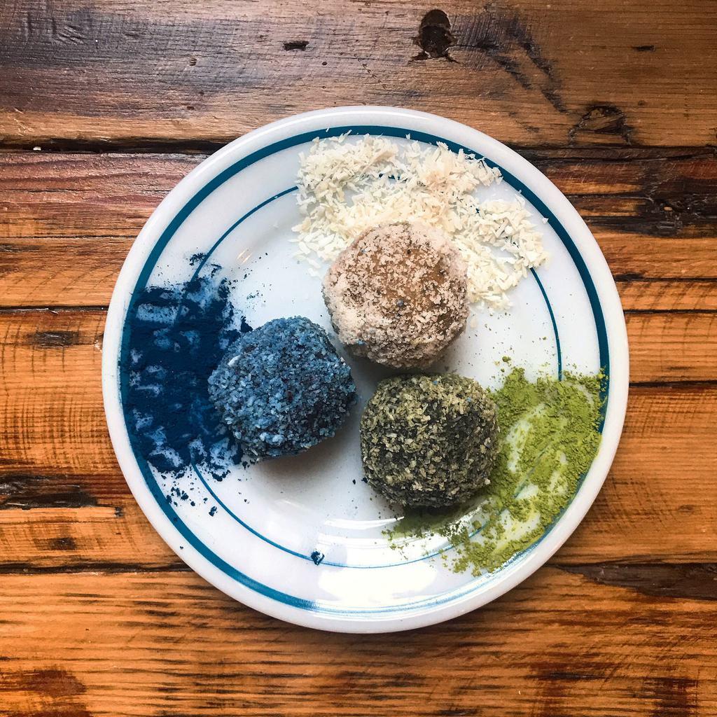 Powerball · Cashews, Dates, Chia seeds, Coconut, Rolled oats.
your choice of Vanilla, Cacao, Blue Majik and Matcha