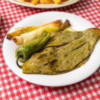 Nopales, Cebollitas y Chile Asado · Grilled nopales, jalapeno peppers and grilled onions.
