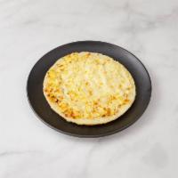 Arepa con Queso y Mantequilla · Corn cake with cheese and butter.