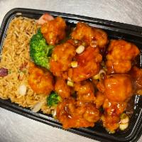 C20. General Tsos Chicken Combination Platter · Served with pork fried rice and an egg roll. Spicy.