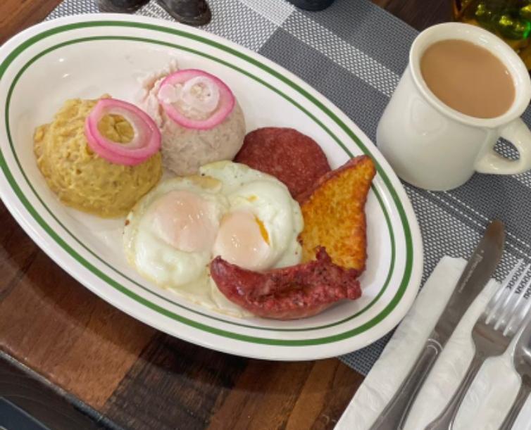 Mini Desayuno · Huevo, salami, queso y pure a elegir 