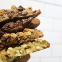 6 Assorted Cookies · Choose 6 Cookies Options (3 Chocolate chips and 3 Random Cookies)