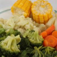 Ensalada de Vegetales · Vegetable salad.