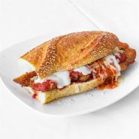 Chicken Parmigiana Sub · Breaded chicken cutlerlt, tomato sauce, and mozzarella
sandwich. 