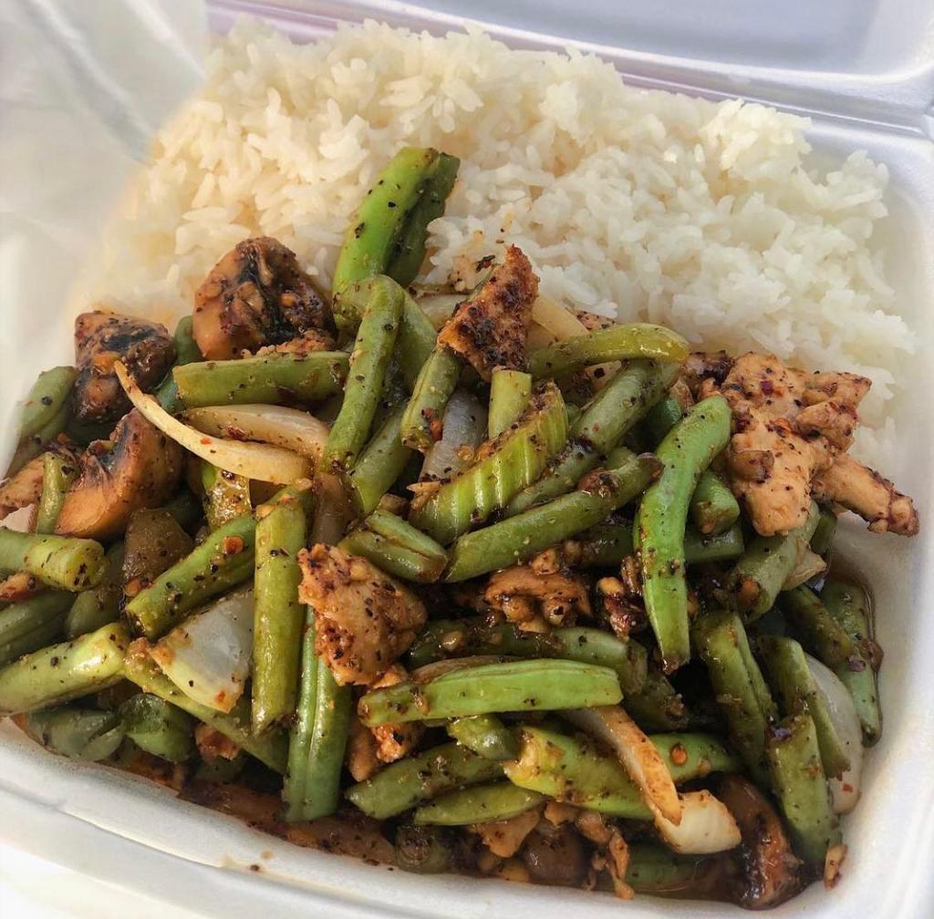 33.	Pad Gratiem Prik Thai · Garlic & black pepper. Our house garlic and black pepper stir-fry with celery, fresh green beans, mushrooms, onion, and your choice of protein.