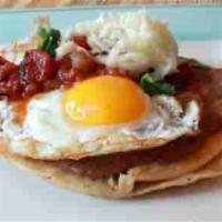 Huevos Rancheros · 3 huevos fritos en salsa picante, tortilla - 3 fried egg in hot source and tortilla.