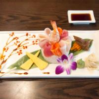 Chirashi Entree · 10 pieces assorted raw fish over sushi rice. Served with choice of side.