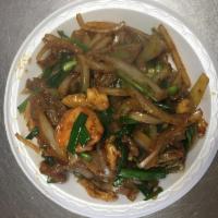 C.B.S. with Scallions · Sliced chicken, beef and jumbo shrimp are combined, sauteed with scallions in brown sauce. S...