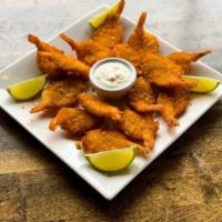 Camarones Empanizados · Breaded shrimp.