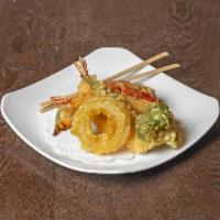 Assorted Tempura · 2 pieces of deep-fried shrimps and 4 pieces of vegetables.
