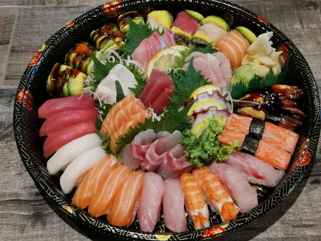 Sakura 4 · Asian · Dinner · Japanese · Salads · Sushi