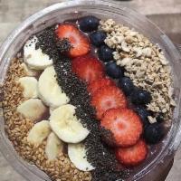 Ju-Berry Acai Bowl · Organic acai, blueberries, cashews, banana, strawberries, topped with banana, granola, chia ...
