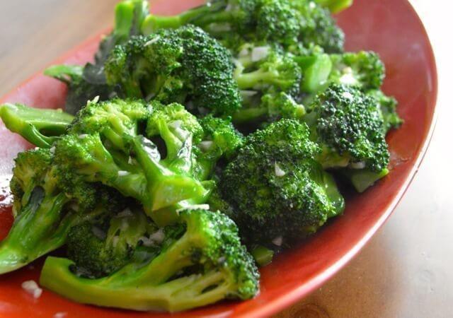 D28. Broccoli with Garlic Sauce Combination Plate Special · Hot and spicy.
