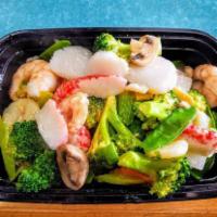H4. Seafood Delight · Squid, shrimp, scallop. crab meat with assorted Chinese vegetable in white sauce.