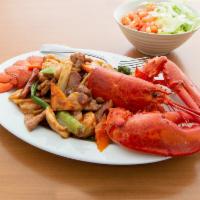 3. Happy Family · Jumbo shrimp, scallops, lobster, pork, chicken, beef, sauteed straw mushroom, baby corn, sno...