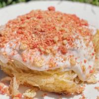 Strawberry Shortcake Crunch · Enjoy 4 homemade classic golden brown buttery, sweet and fluffy sweet rolls. Topped with gra...