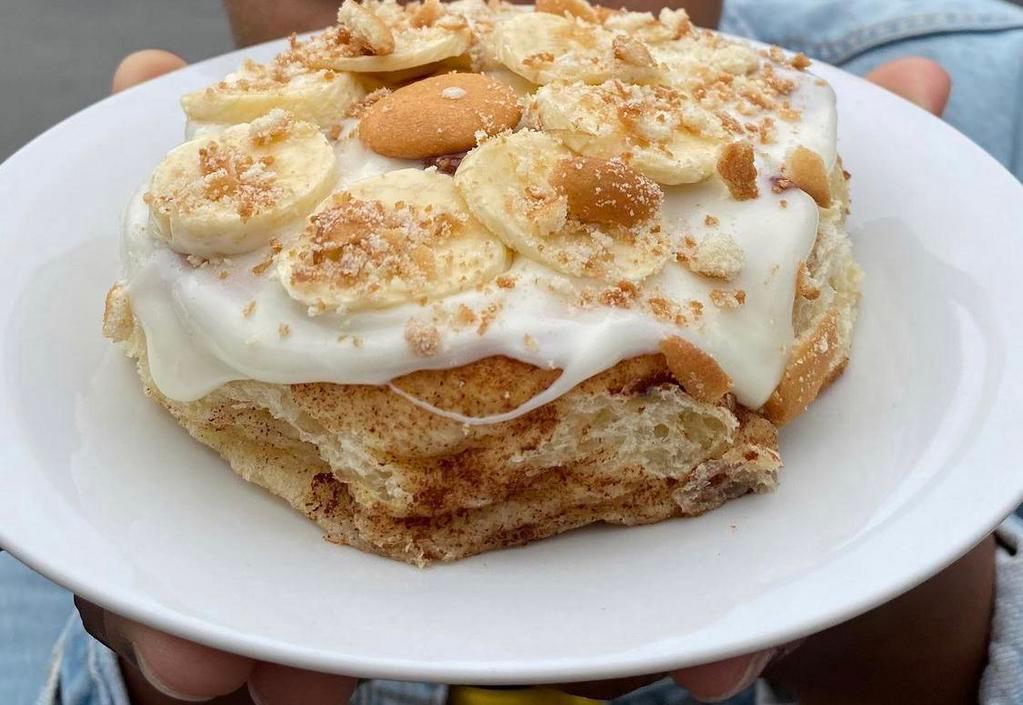  Banana Pudding  · Enjoy a homemade classic golden brown butteryp, sweet and fluffy sweet roll. Topped with granny's secret scrumptious creamy, smooth banana glaze. Topped with fresh slices of banana’s and crushed vanilla cookies.  

