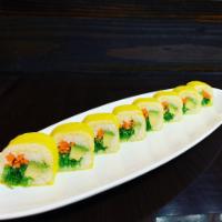 Chompiras roll · Avocado, cucumber, carrots and seaweed sala inside, wrap with soybean paper
