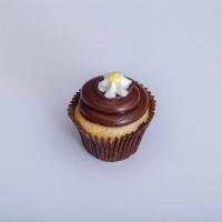 Boston Cream Pie · 6 or 12 Vanilla bean cupcakes, filled with Bavarian cream, topped with rich fudge icing.