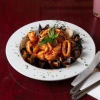 Linguini Posillipo · Clams, mussels, calamari, shrimp, and marinara sauce.