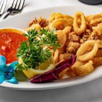 Fried Calamari Lunch  ·  Golden fried rings of squid with spicy marinara sauce.