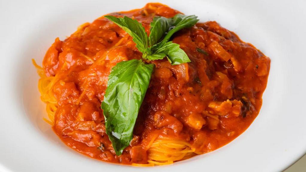 Pappardelle Bolognese Lunch  · Homemade pappardelle pasta served with traditional Italian meat sauce.
