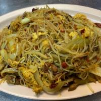 Stir Fried Rice Noodle with Curry 星洲米粉 ·  Spicy, come with BBQ pork and shrimp.