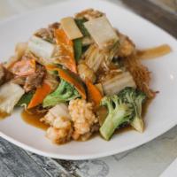 Combination Crispy Fried Noodle 本楼两面黄 · vegetables with chicken, beef, and shrimp