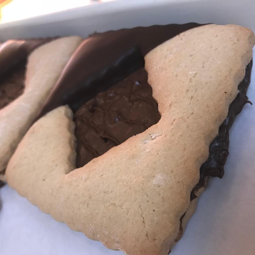 Nutella Cookie · 2 cookies with a creamy pure Nutella filling. One cookie is covered in chocolate (half).