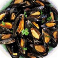 Cozze in Brodetto · Mussels in white wine, marinara or fra diavolo.