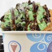 Magnetic Mint  · Mint flavor, Oreos and brownie bites.