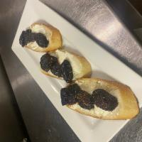 Fig Crostinies · Crostinies topped with goat cheese and dried figs