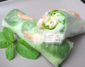 2 Spring Rolls · Shrimp, vermicelli, bean sprouts, lettuce and mint leaves.